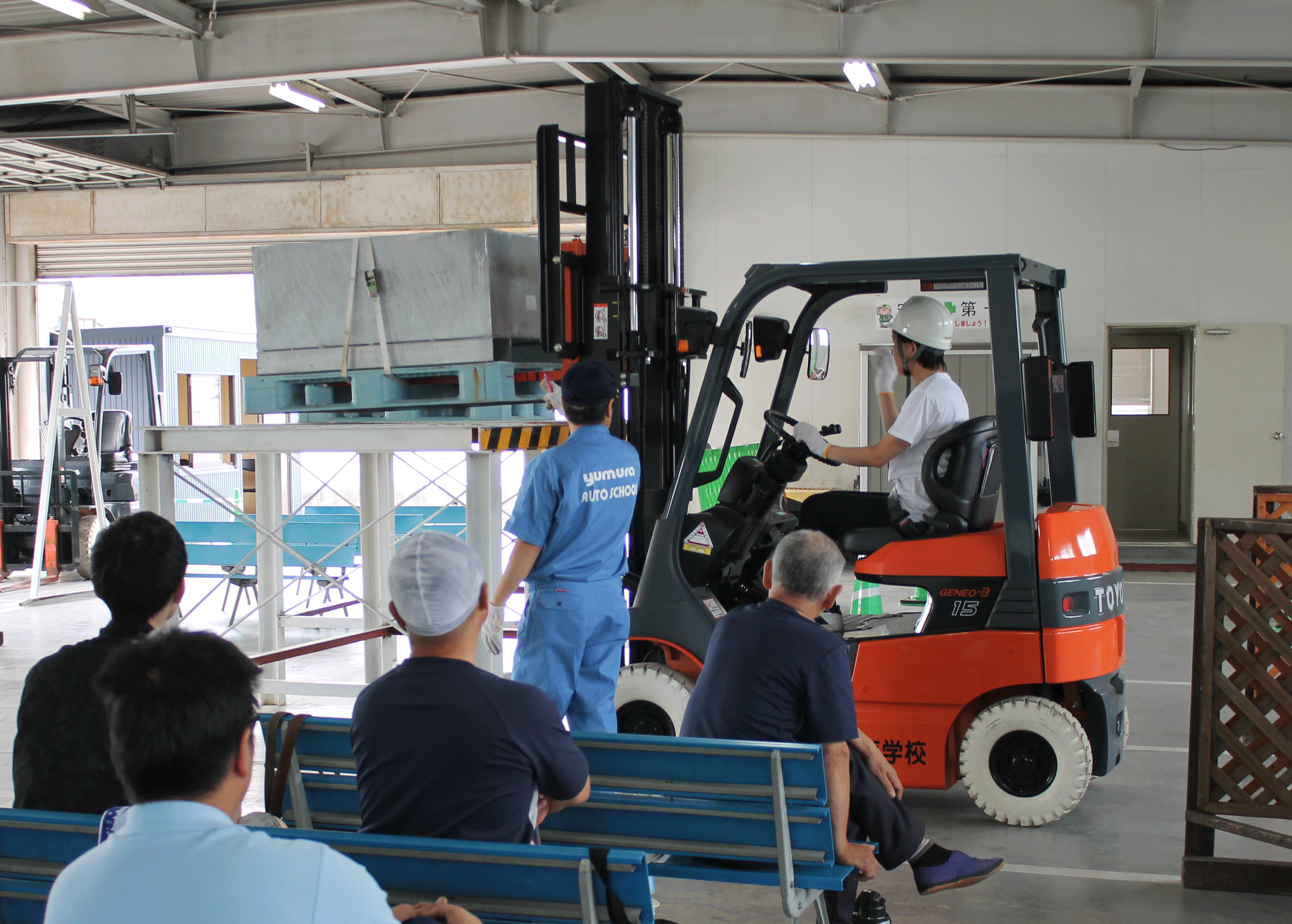 フォークリフト運転技能講習会が開かれる 協同組合 山梨県 流通センター