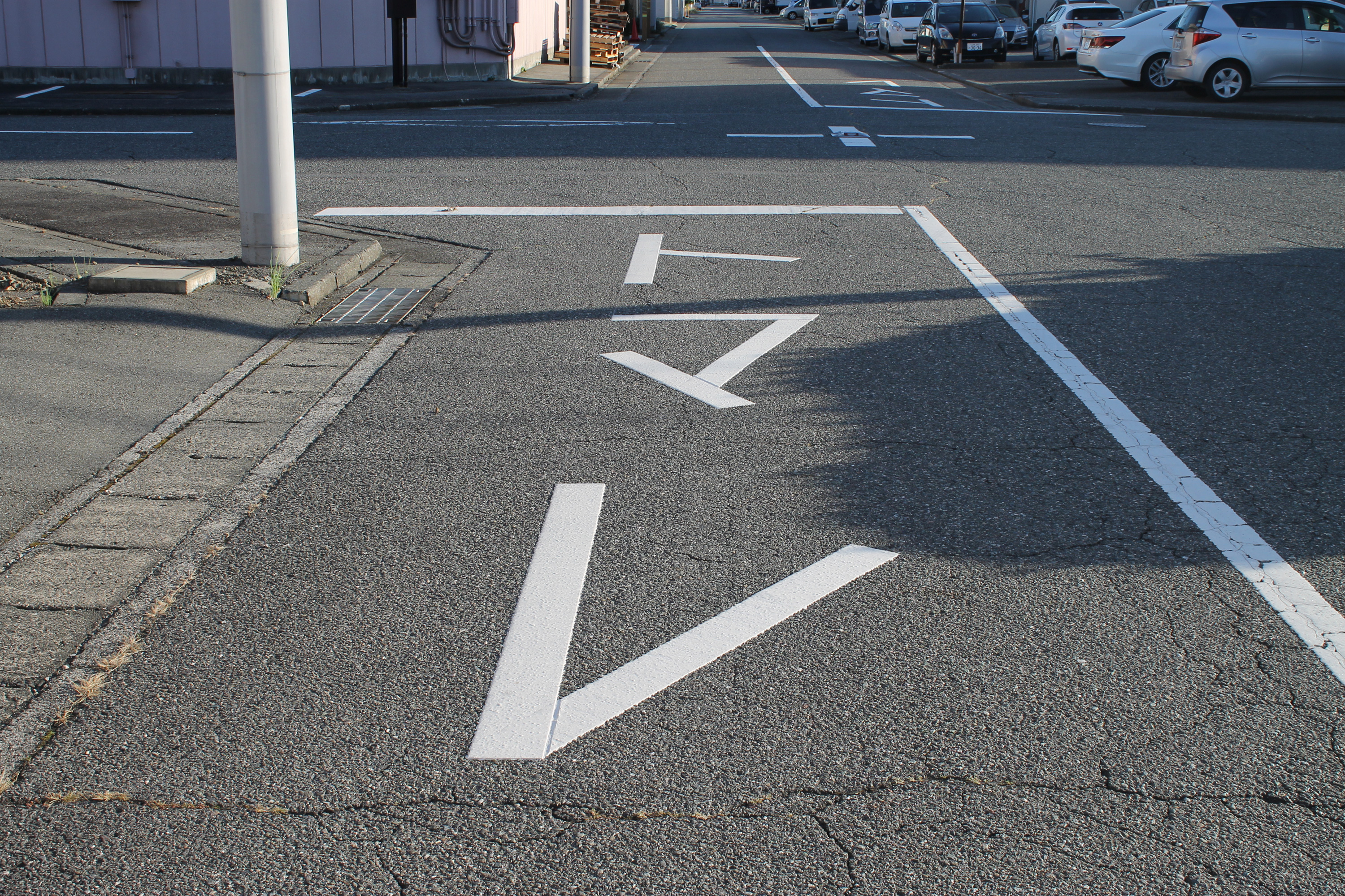 団地内道路標識 トマレ を設置 協同組合 山梨県 流通センター